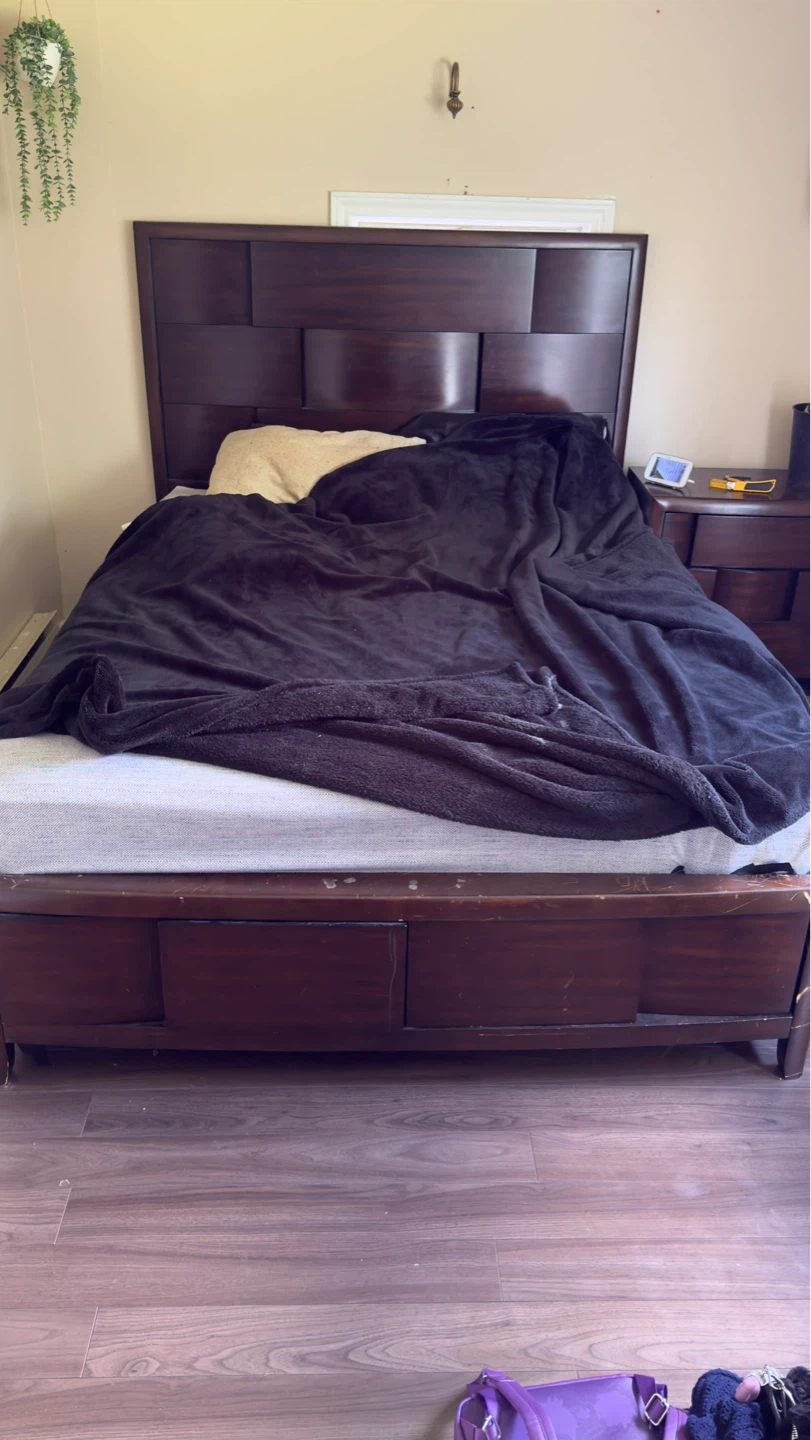 Dark cherry wood queen bed set - photo 2