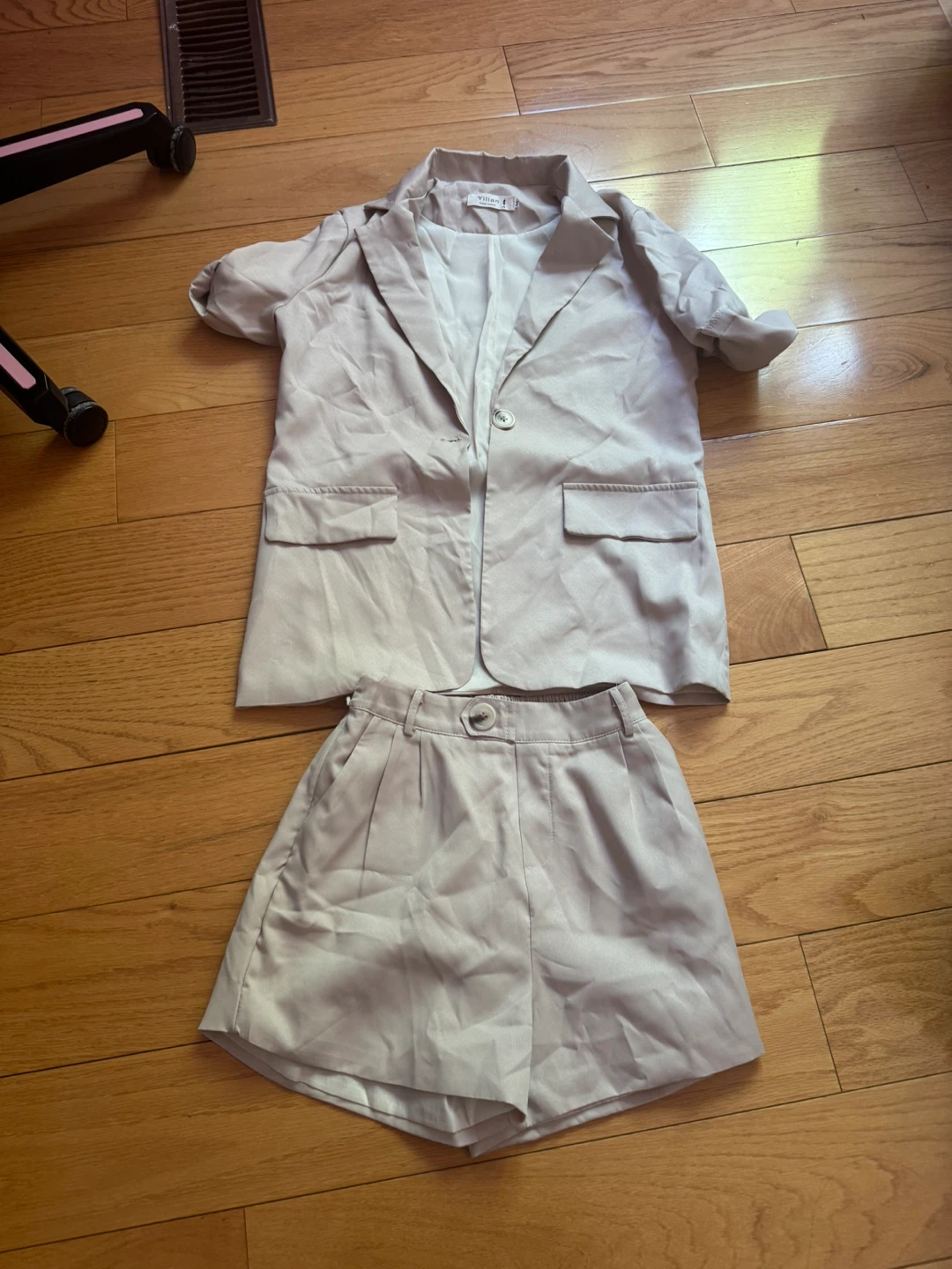 Yilian Women's Beige Blazer and Shorts Set Size M