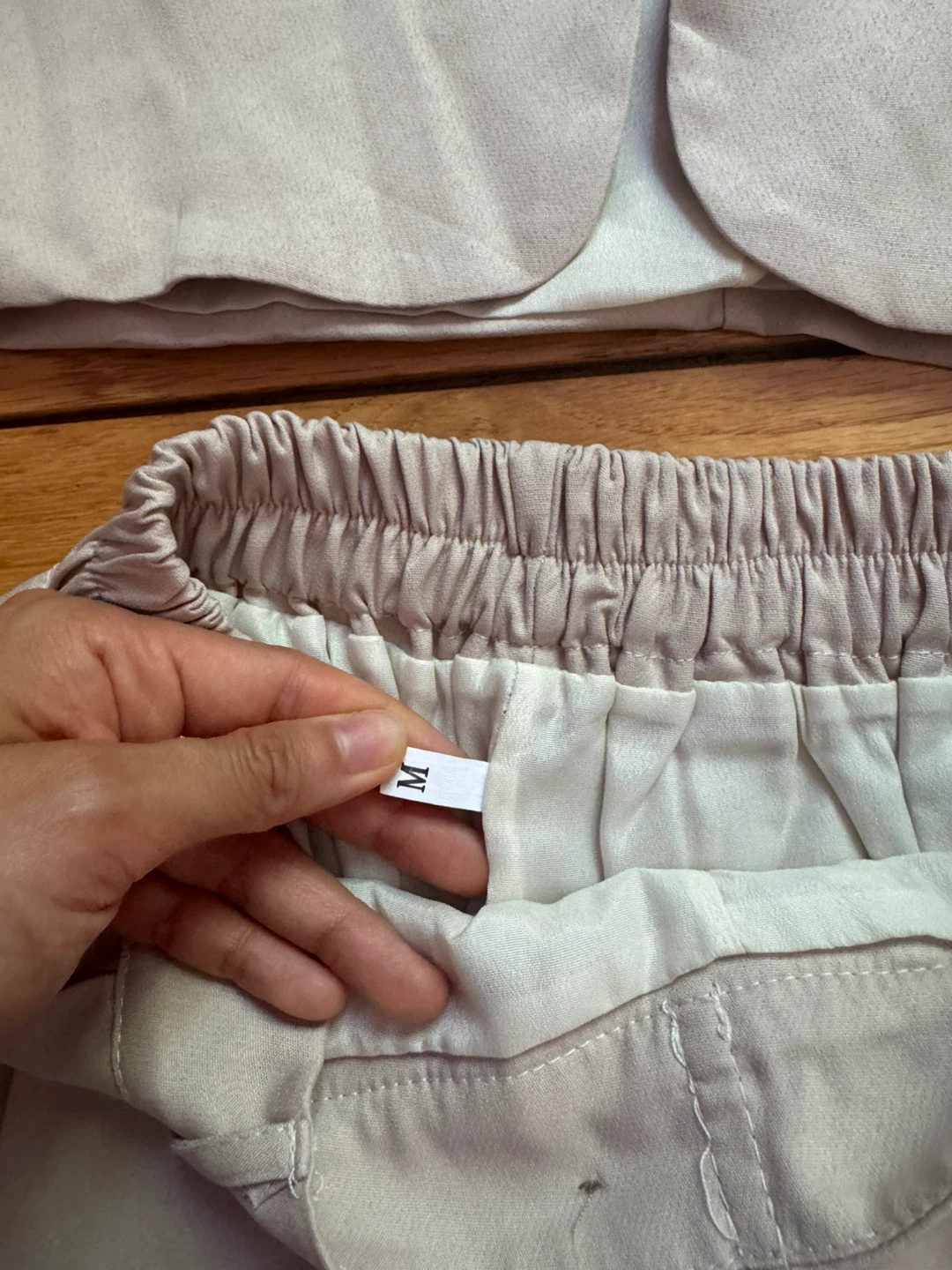Yilian Women's Beige Blazer and Shorts Set Size M - photo 2