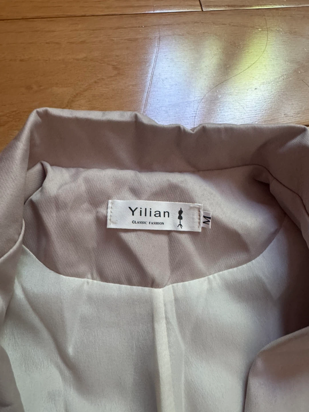Yilian Women's Beige Blazer and Shorts Set Size M - photo 3