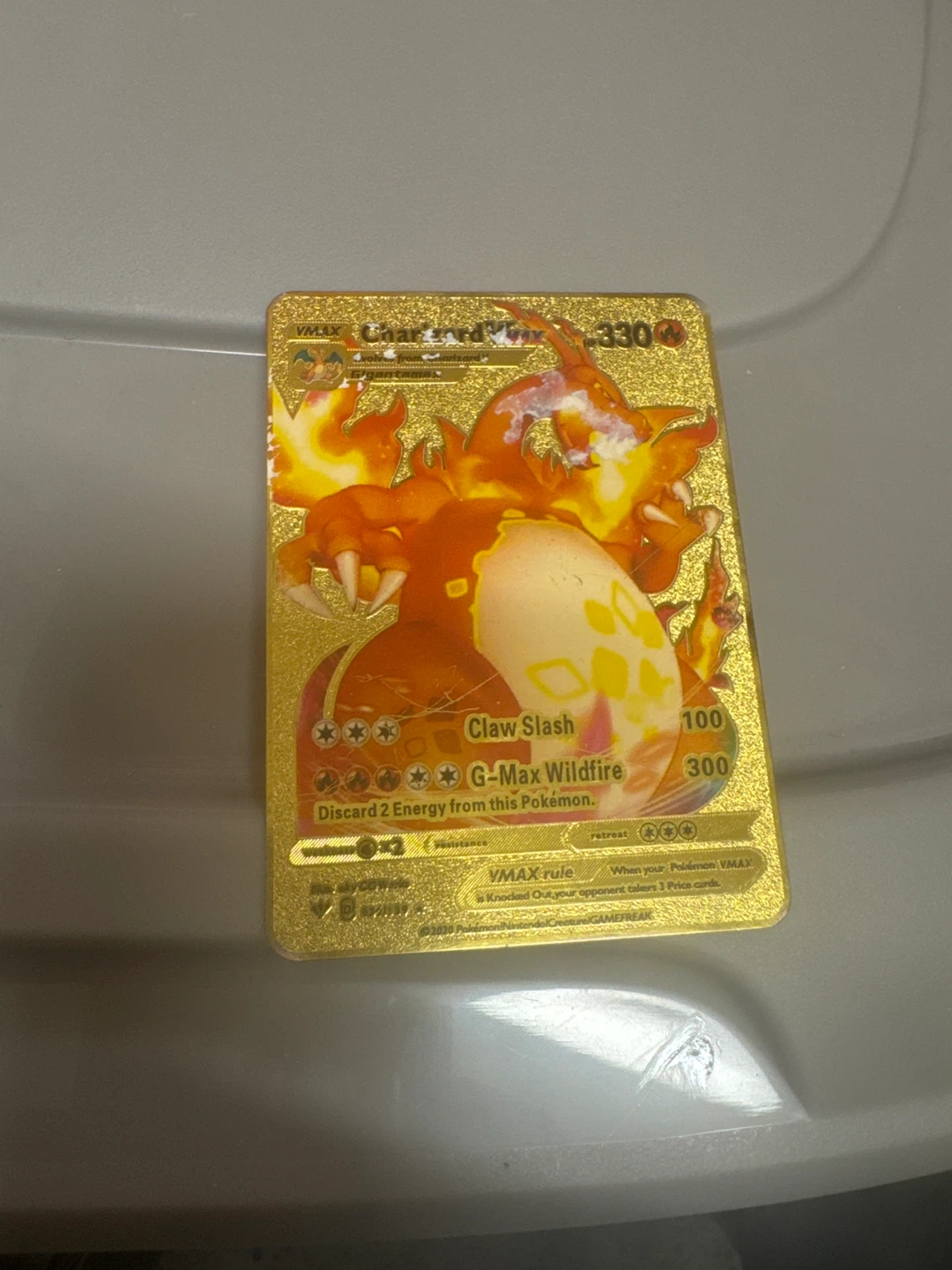 Gold Charizard VMAX Pokémon Card