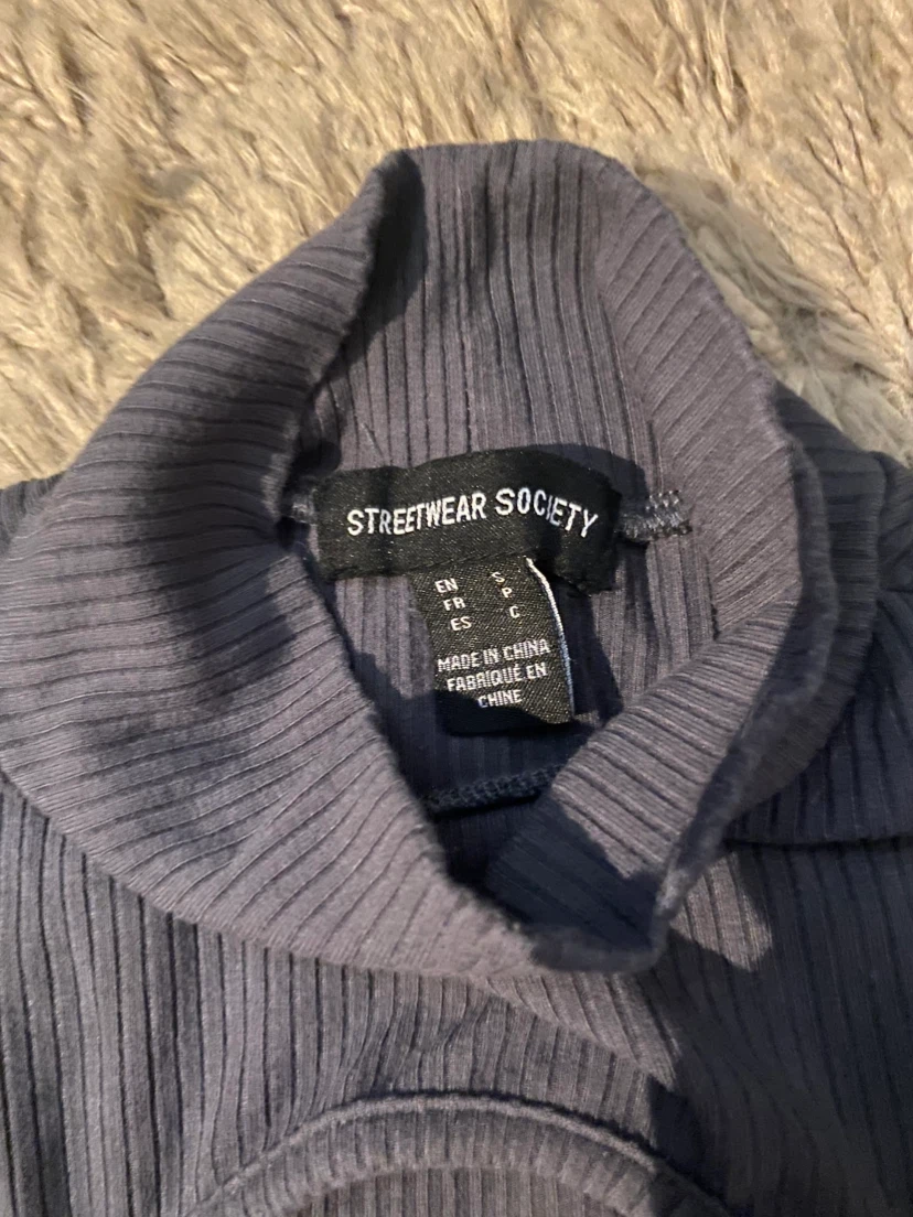 Grey turtleneck with bust window - photo 3