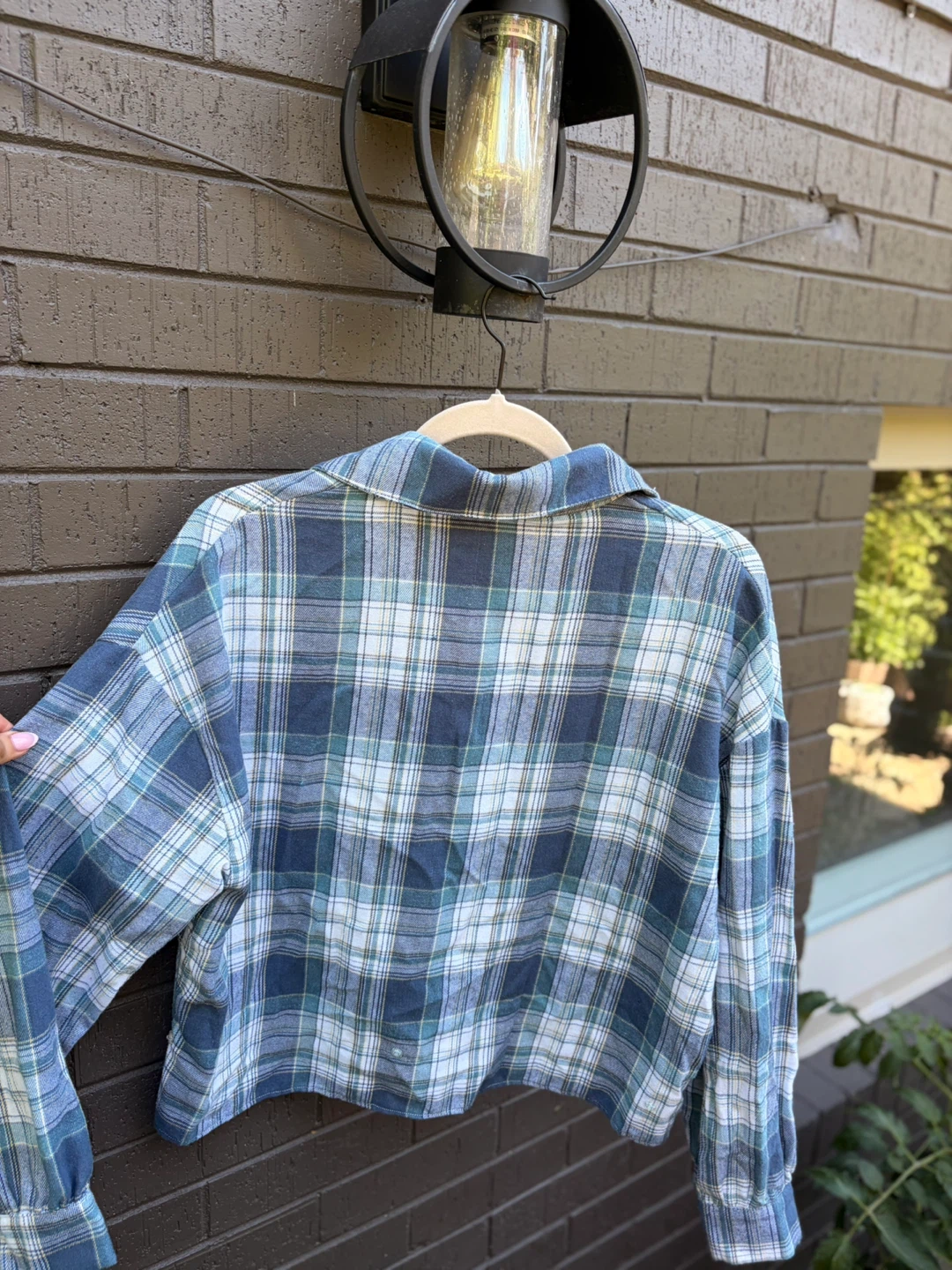Vintage Fit Blue Plaid Cropped Button-Up Shirt - photo 2