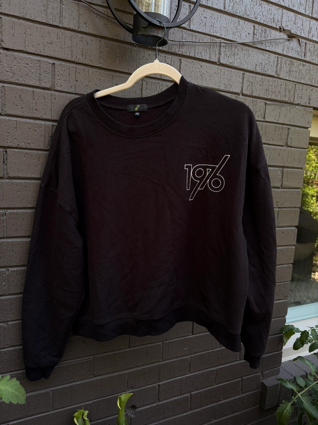 Black Crewneck Sweatshirt "1976" Graphic XXL