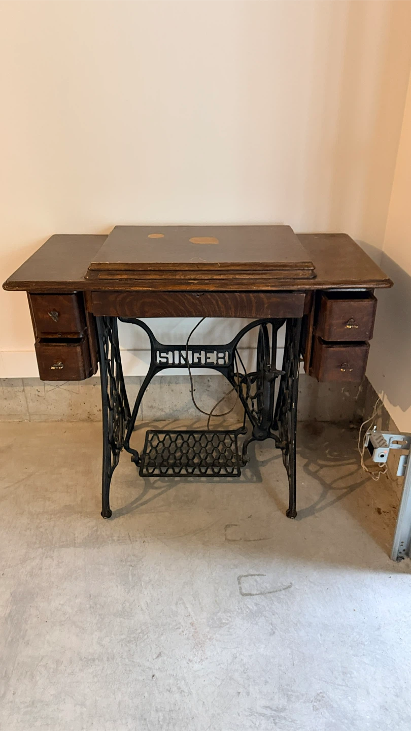 Vintage Singer Sewing Machine Table - photo 4