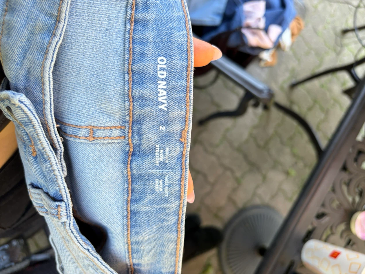 Old Navy Women's Straight Leg Jeans Size 2 - photo 3