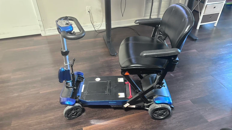Drive ZooMe Auto Flex folding travel scooter - photo 2
