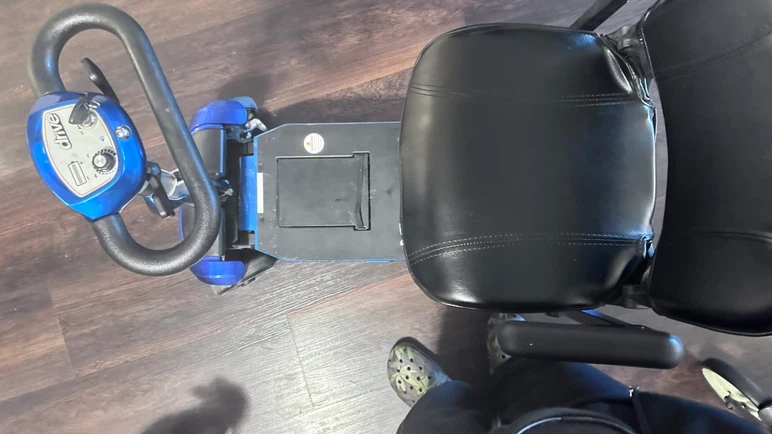 Drive ZooMe Auto Flex folding travel scooter - photo 4