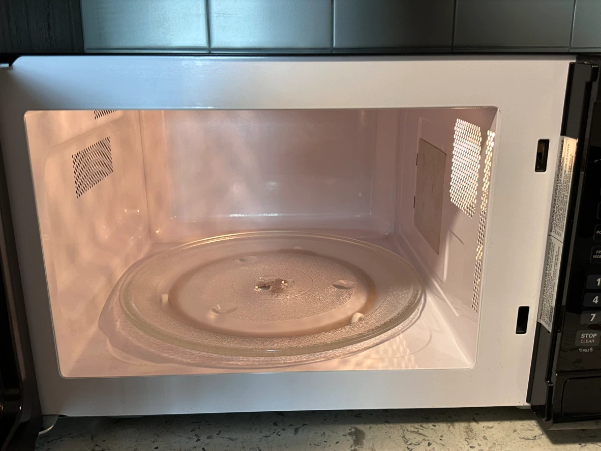 Hamilton Beach 1.1 Cu. ft Compact Microwave - photo 2