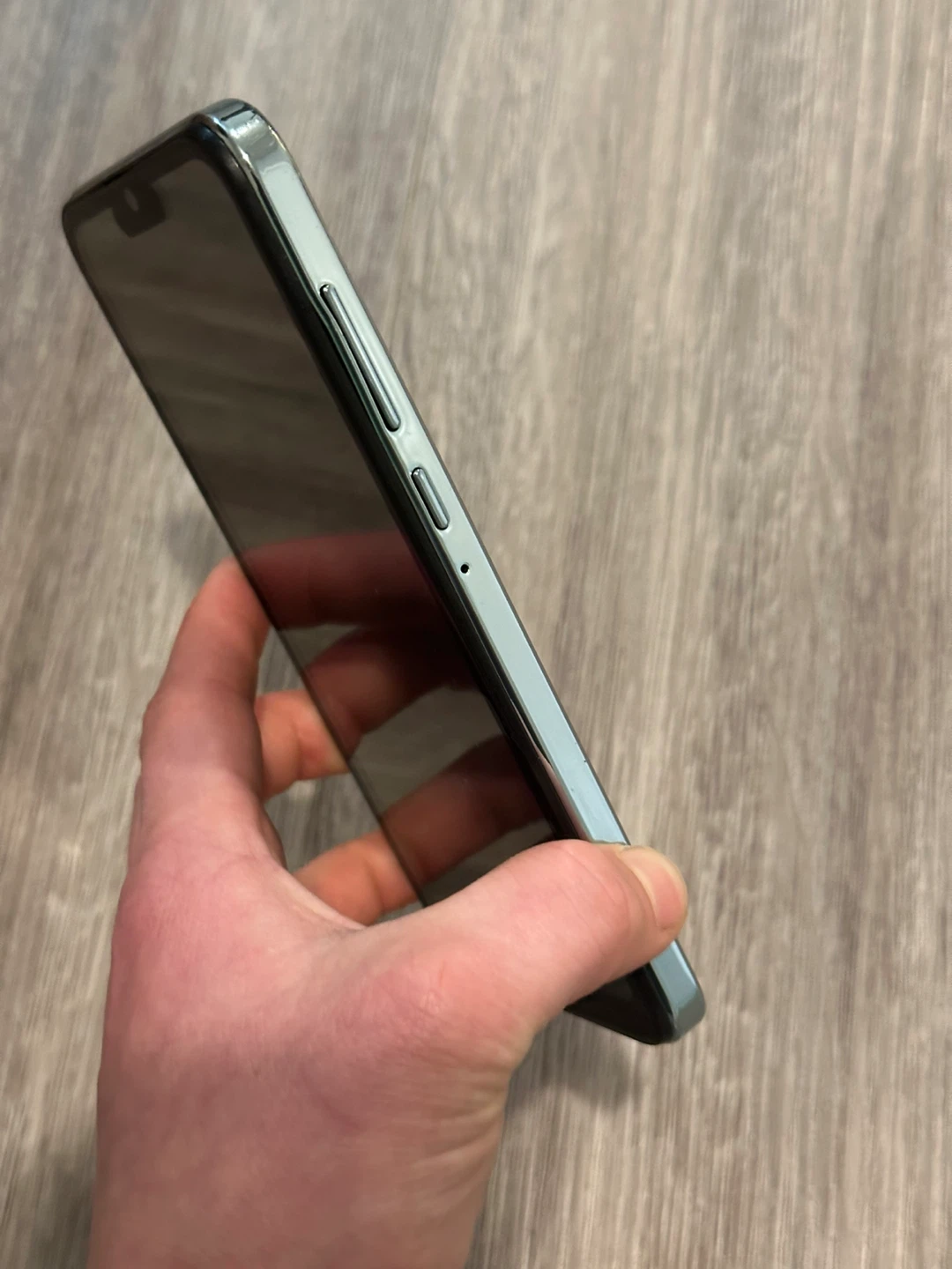 Android that looks like an Apple iPhone 13 Pro?! - photo 4