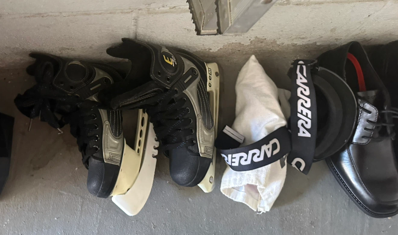 CCM kids Hockey Skates and Rockport men’s Shoes - photo 5