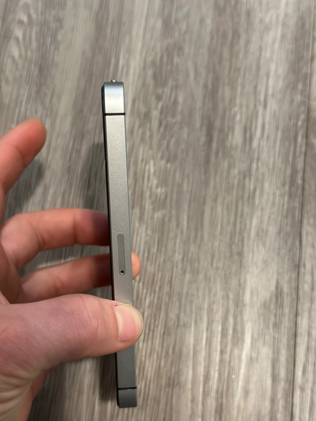 Apple iPhone SE (1st generation) - photo 3