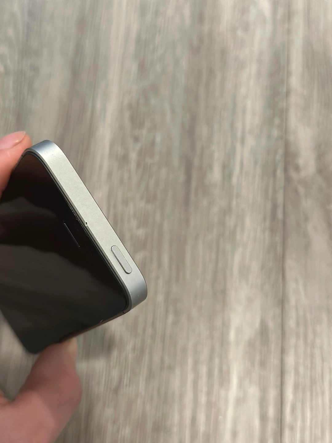 Apple iPhone SE (1st generation) - photo 4