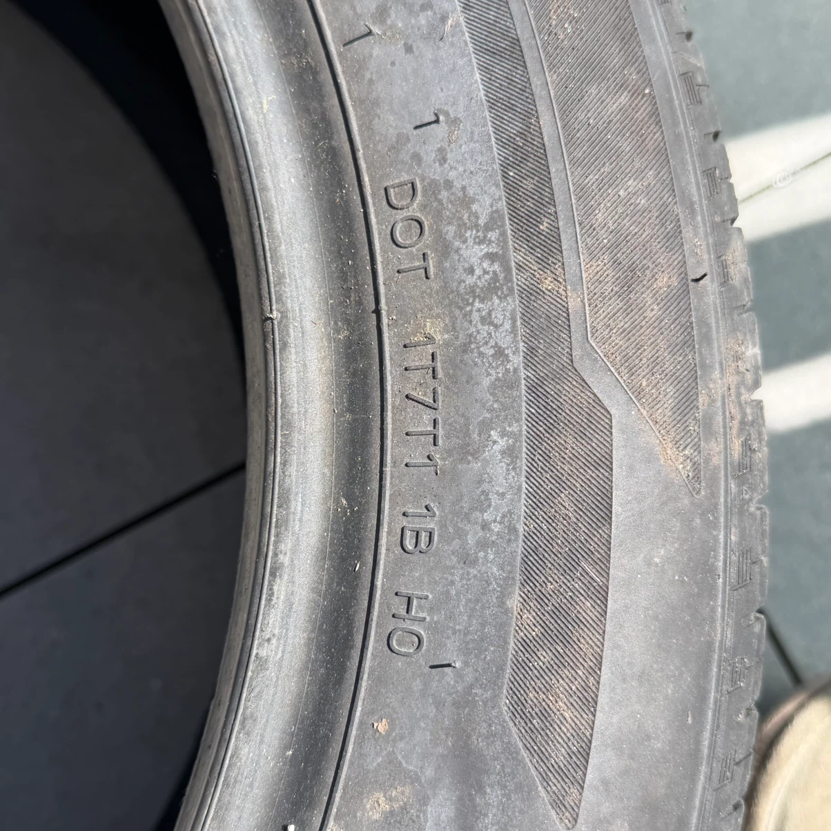 Hankook 215/55R17 Tire(완료) - photo 4