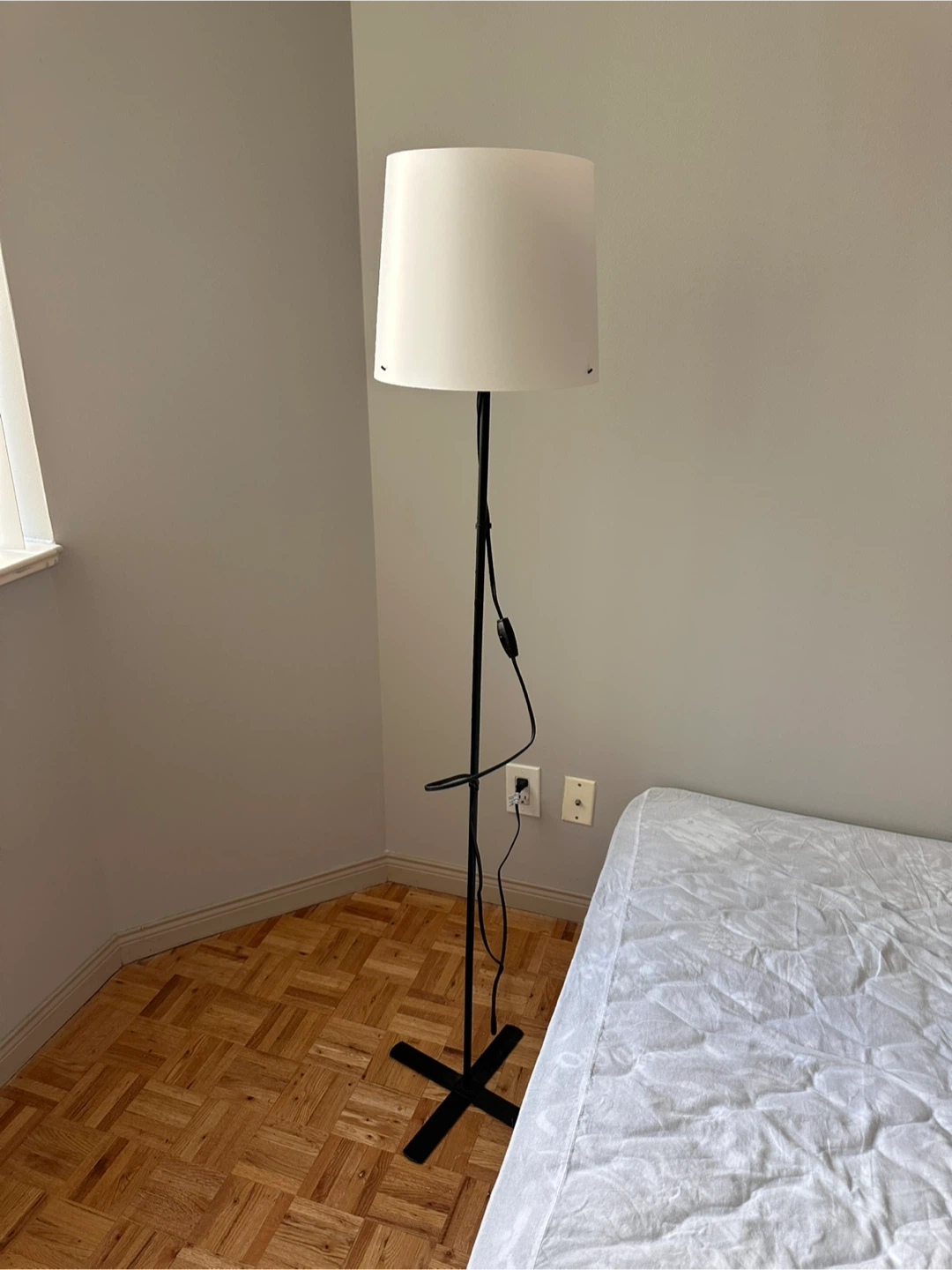 IKEA BARLAST Floor Lamp - Black/White