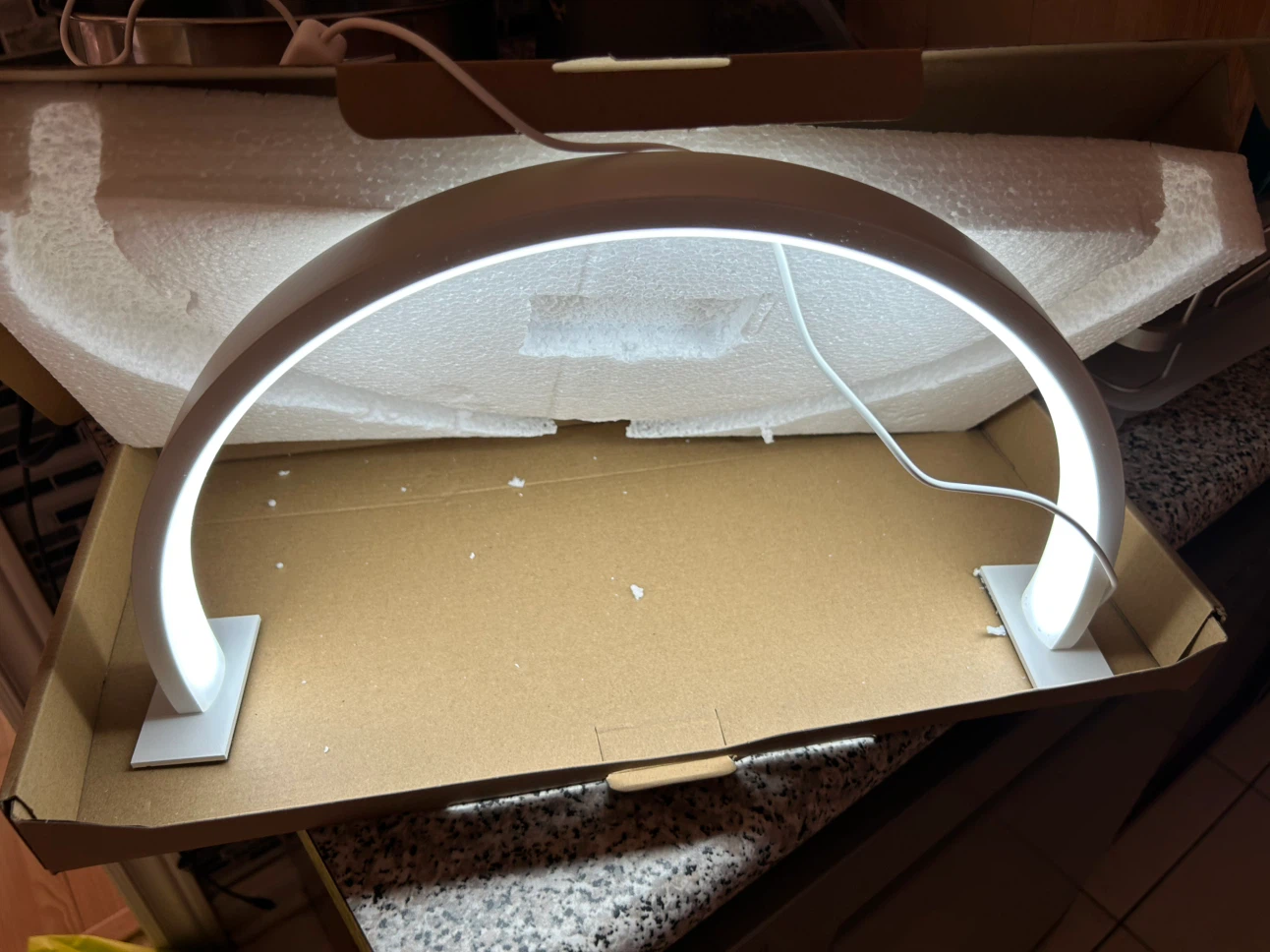 White LED Beauty Lamp with Stand - photo 2