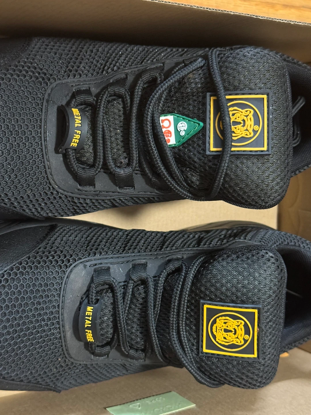 oil resistant and safety  shoes .