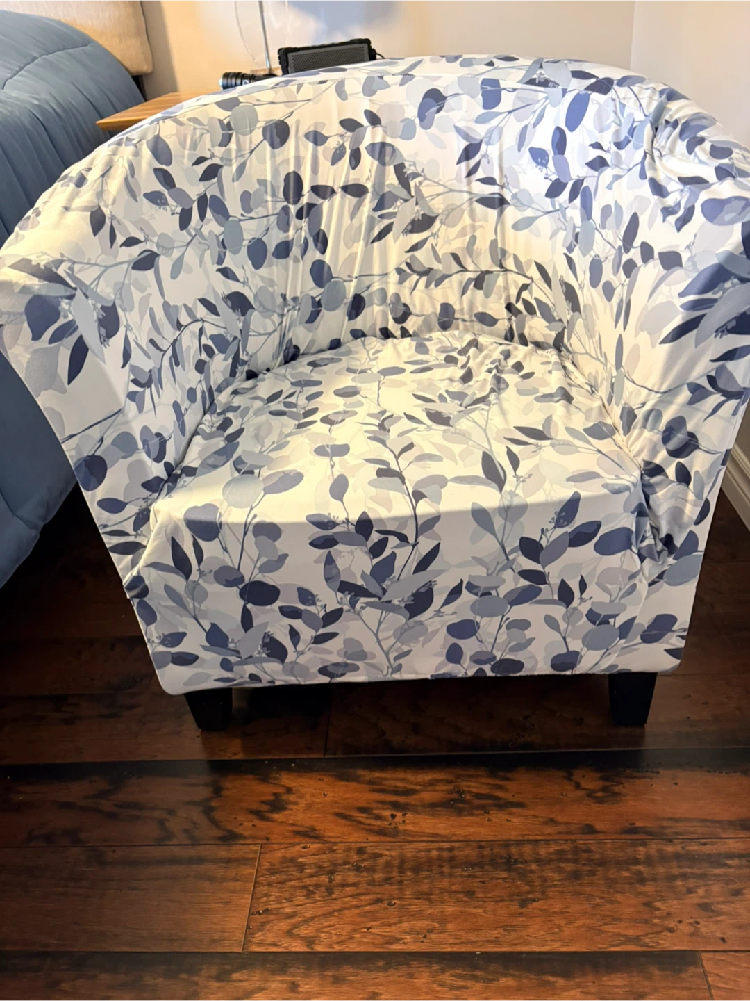 Accent Chair with Leaf Pattern