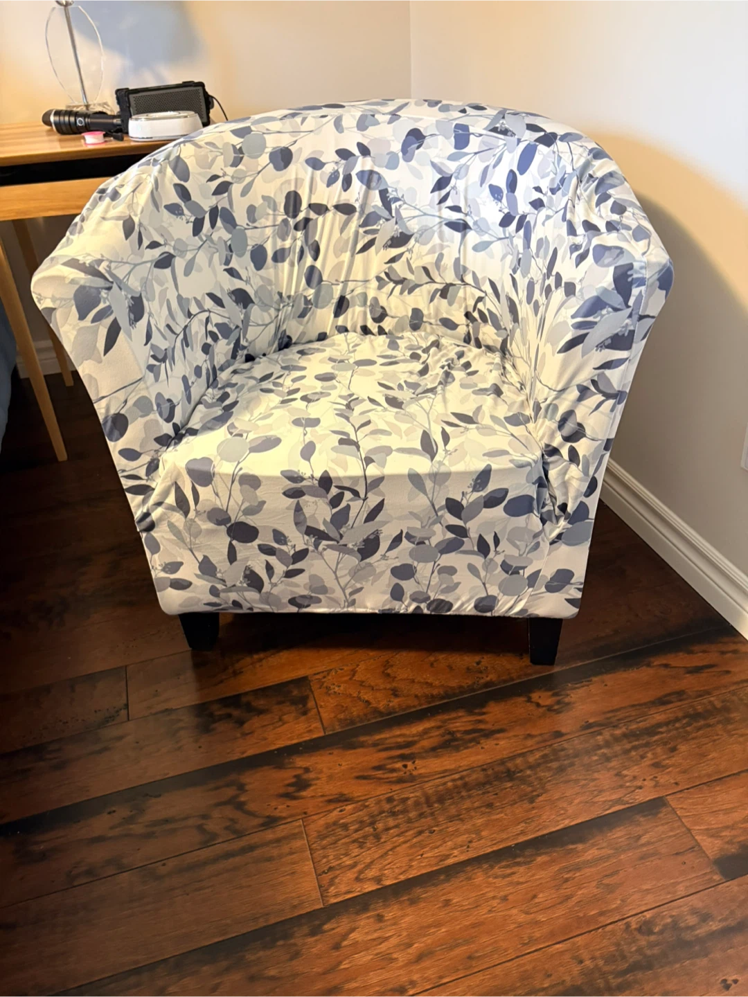 Accent Chair with Leaf Pattern - photo 5