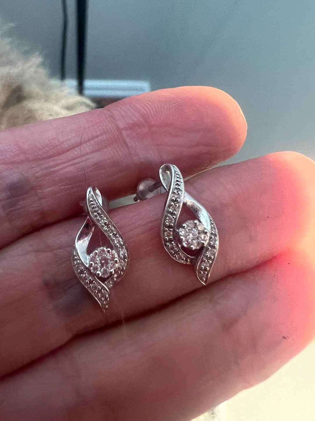 10 k diamond earrings - photo 2
