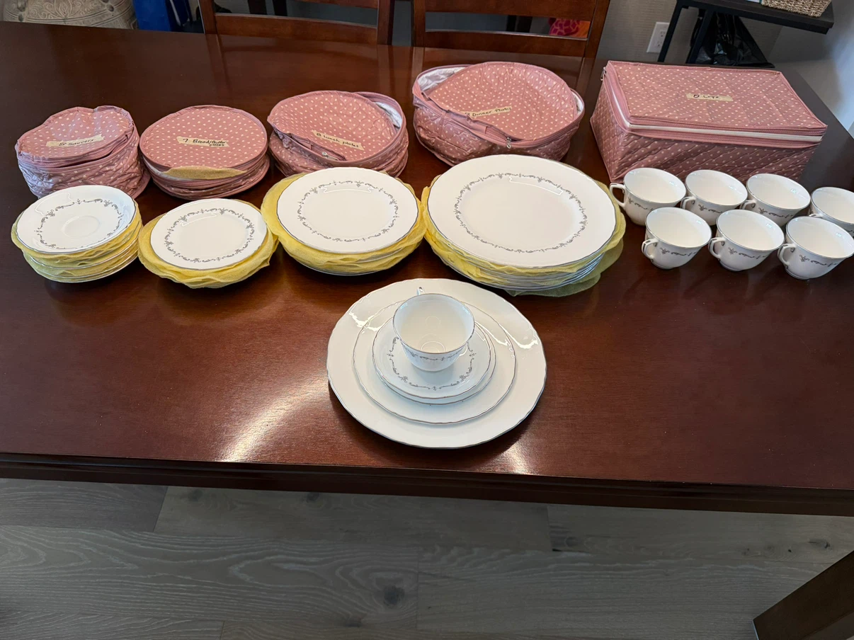 Silver Chantilly 1963 China Dinnerware Set - photo 2