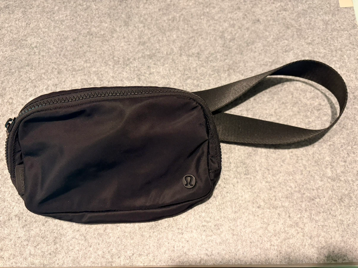 Lululemon Everywhere Belt Bag - Black