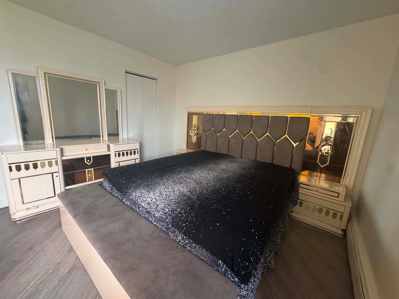 King size bedroom set