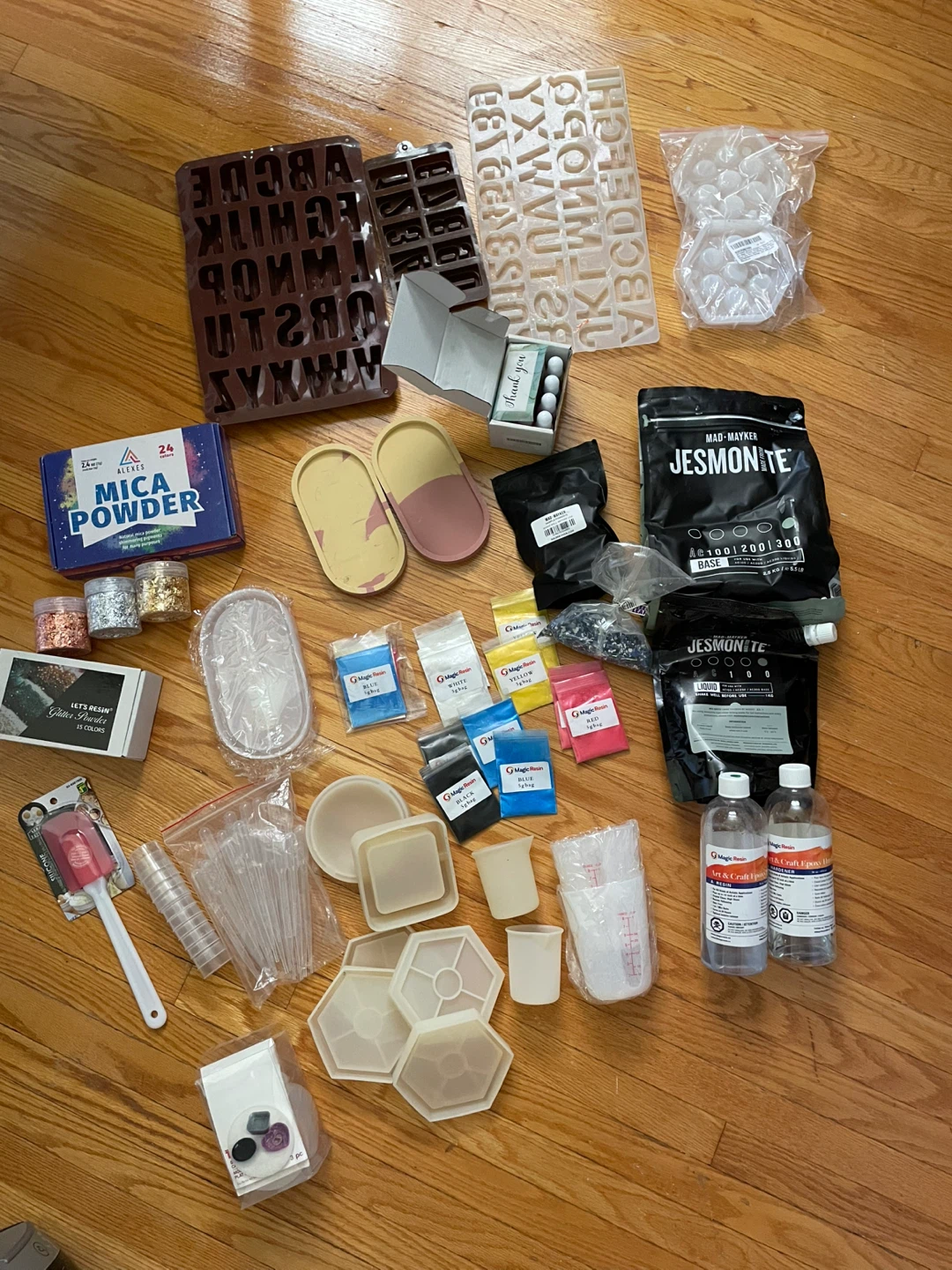Resin and Jesmonite Crafting with Molds, Mica Powder & Glitter