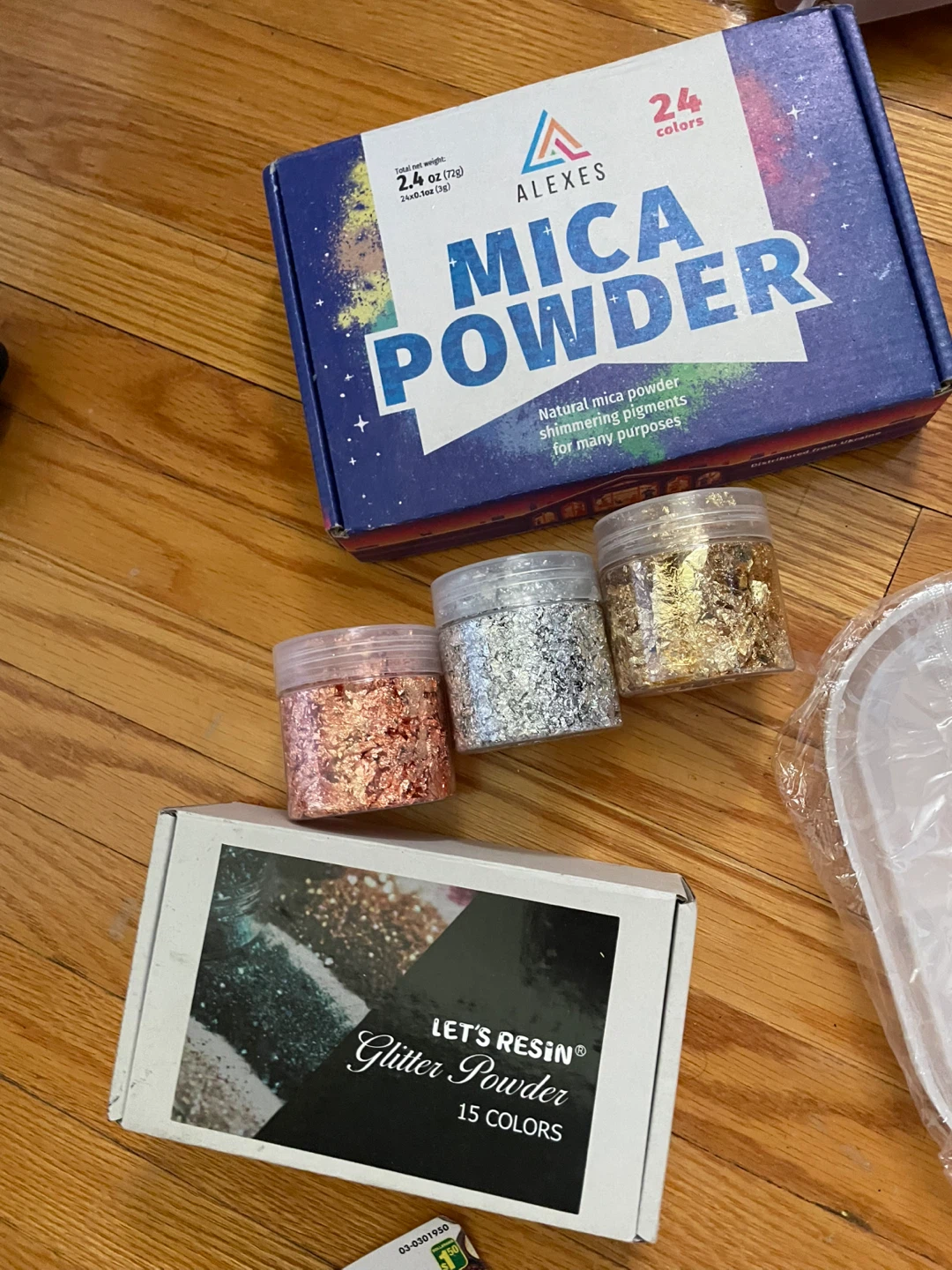 Resin and Jesmonite Crafting with Molds, Mica Powder & Glitter - photo 4