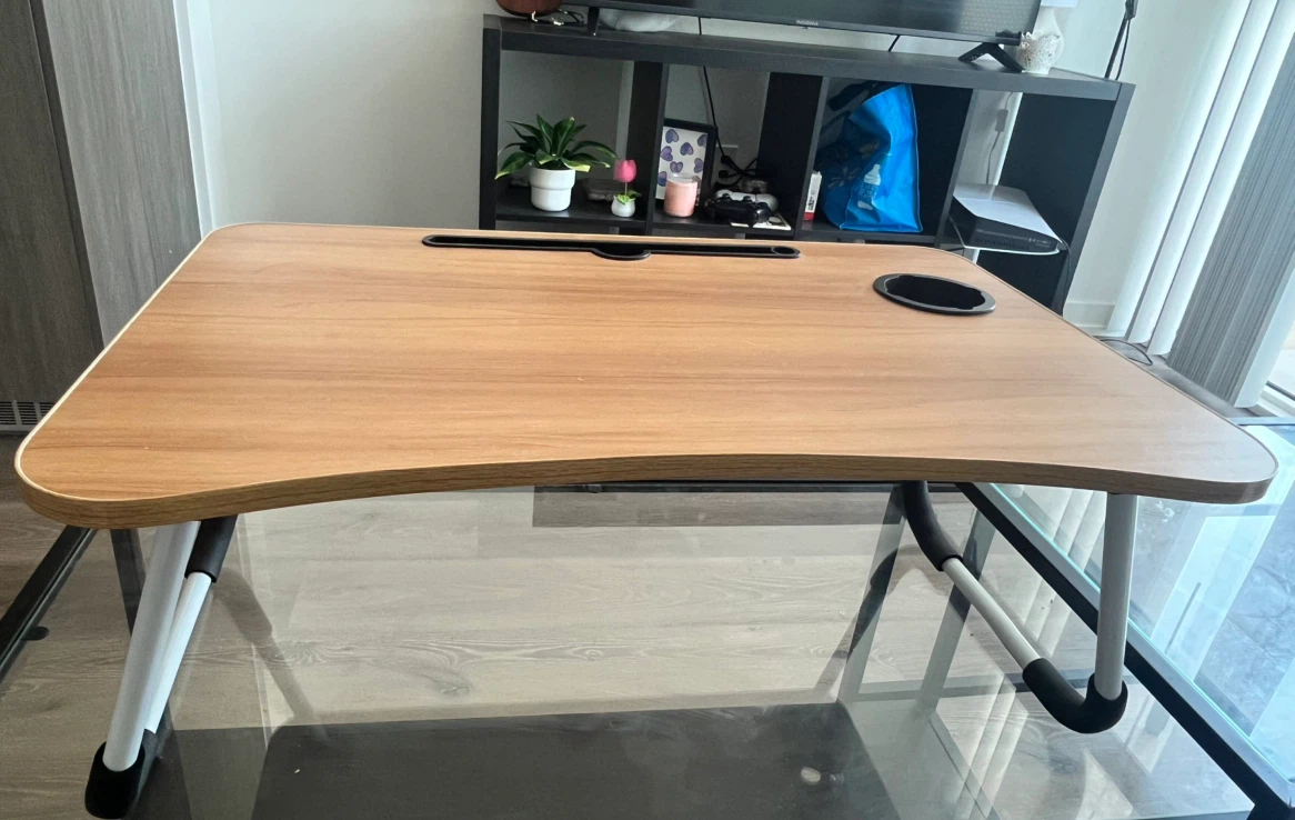 Desk - photo 2