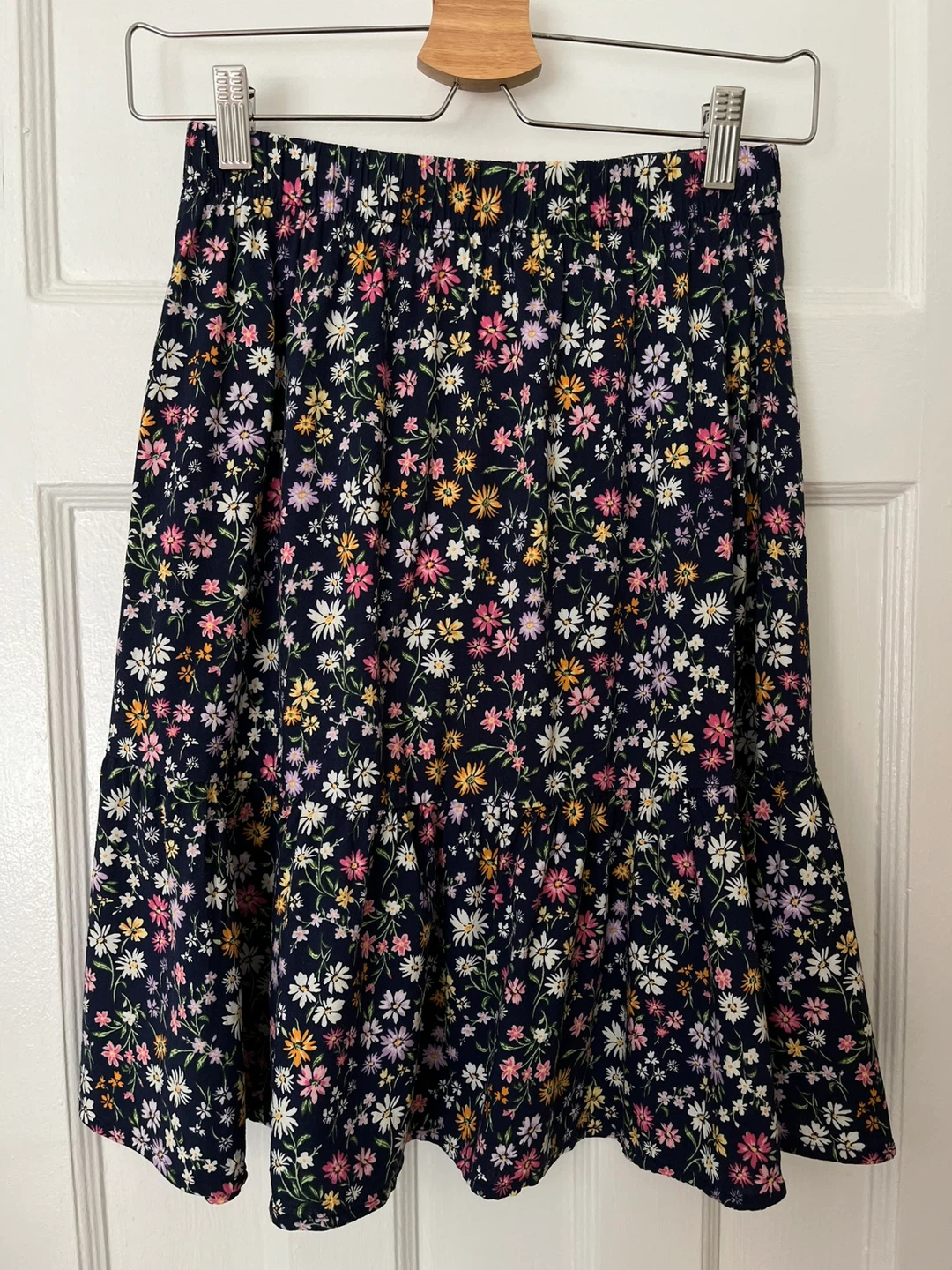 Easy breezy girl’s pull-on floral tiered  skirt  size 10/12