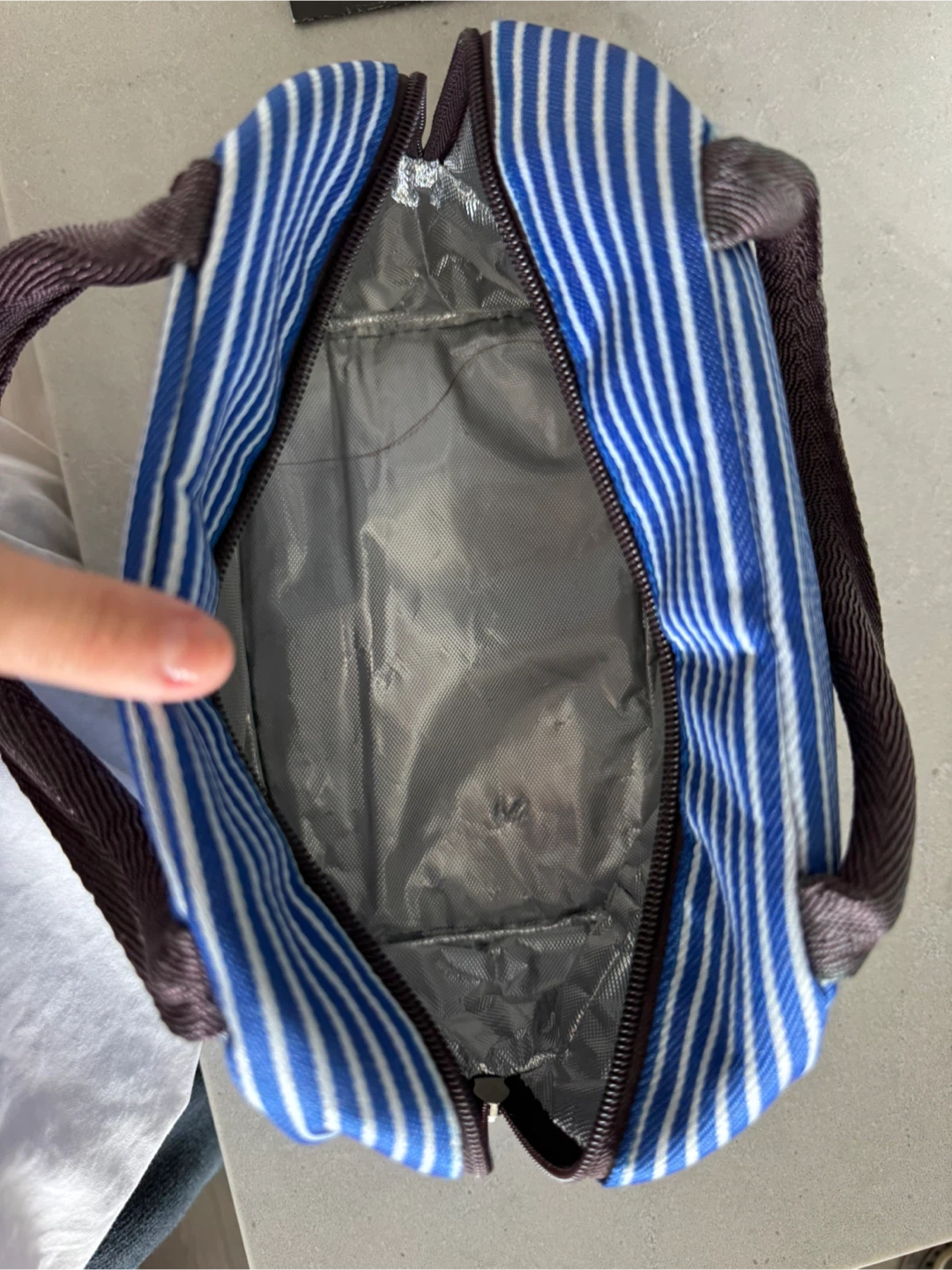 Moving sales- must go Thermal Insulated Lunch Bag - photo 2