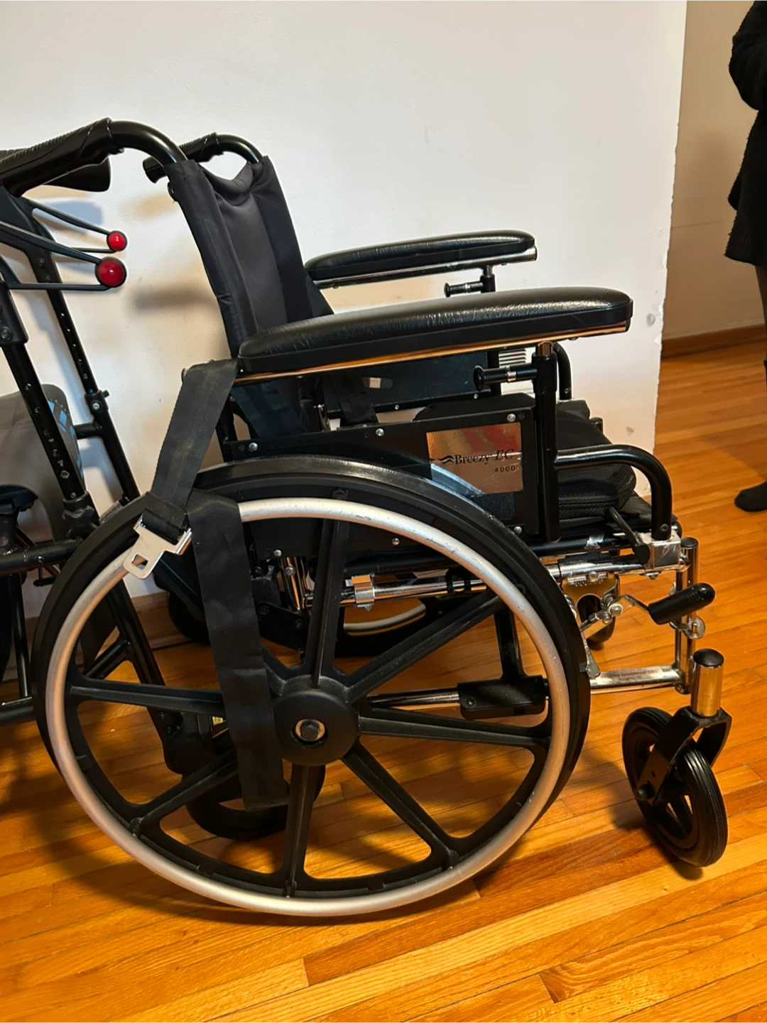 Lightweight wheelchair - photo 4