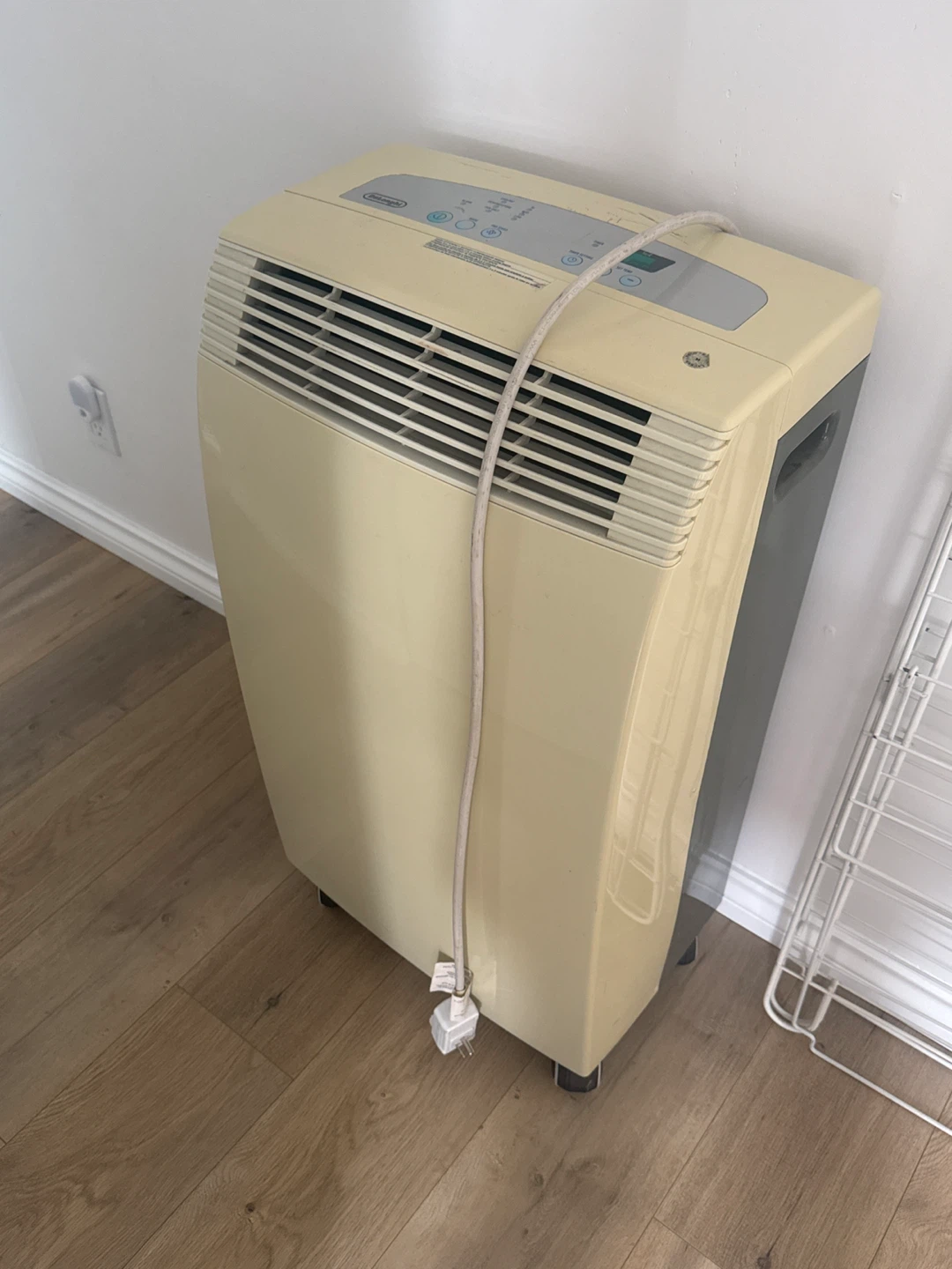 DeLonghi NF100 Portable Air Conditioner