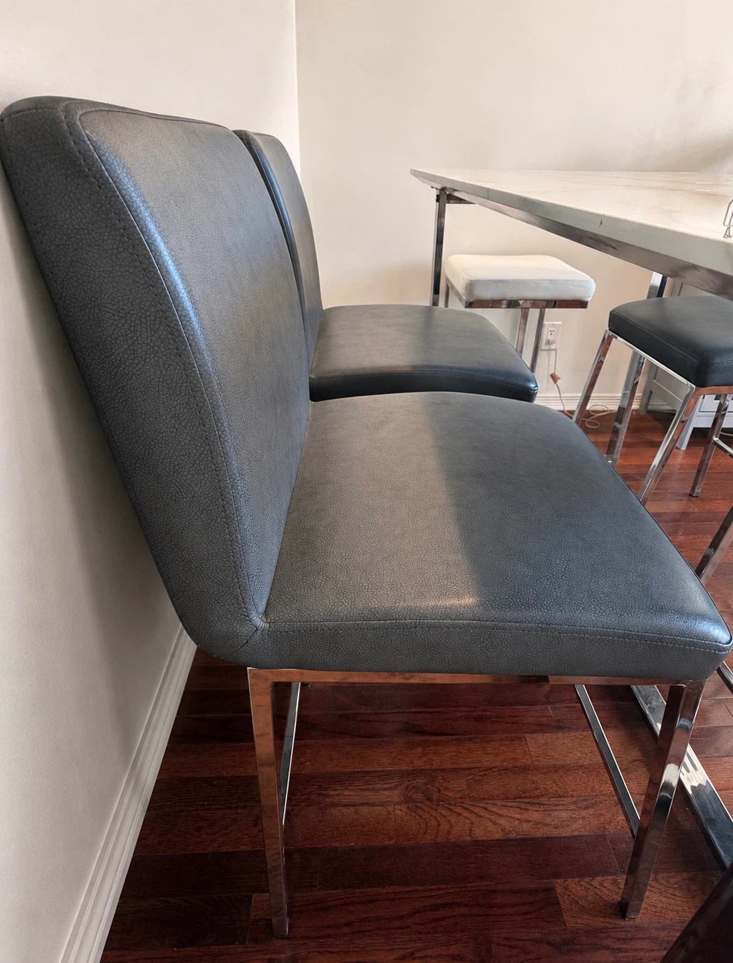 Marble-look dining table + 6 chairs - photo 4