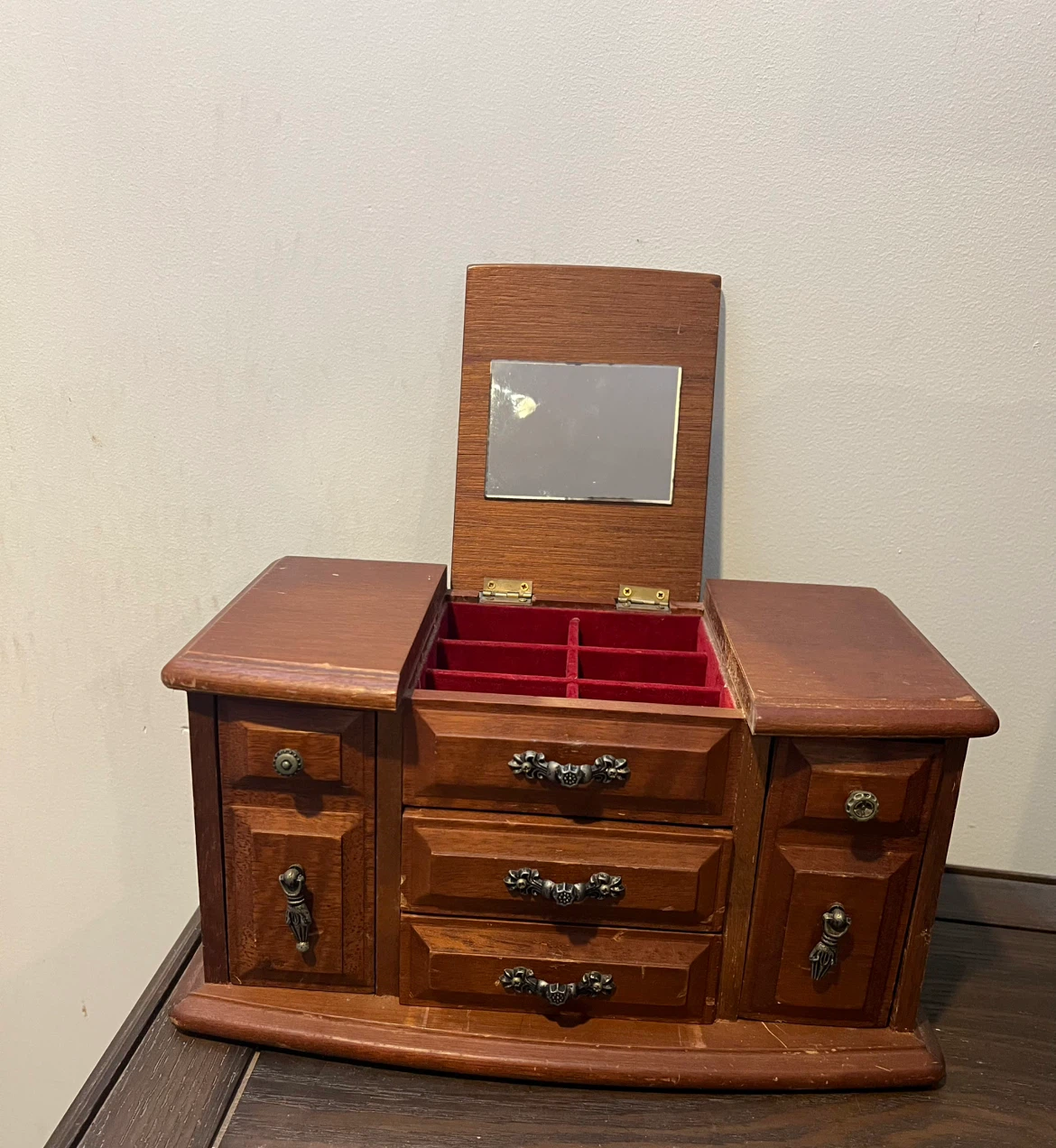 Jewelry box