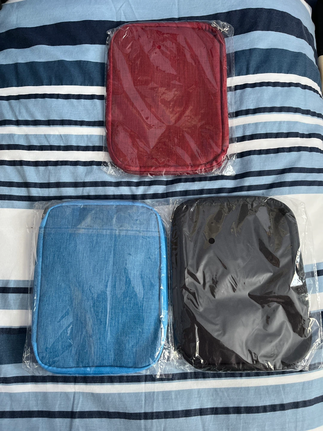 Tech accessories storage pouches - photo 2