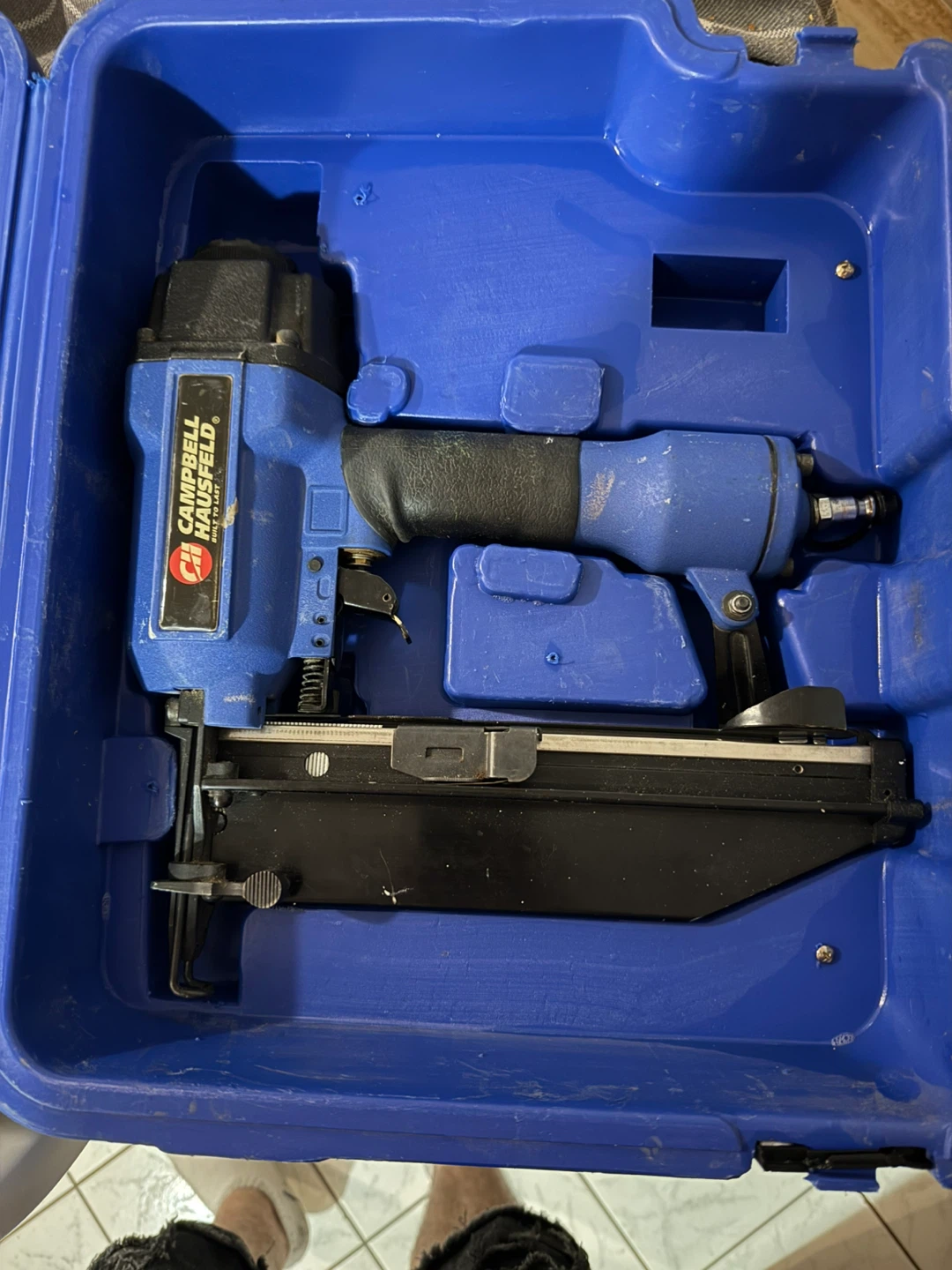 Campbell Hausfeld 3-Piece Pneumatic Nailer Combo Kit - photo 4