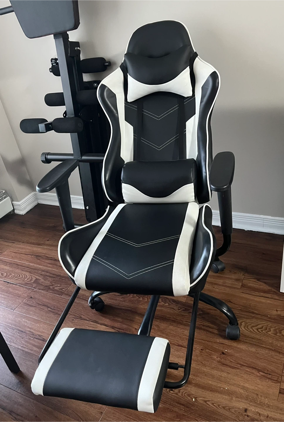 Black and White Gaming Chair with Footrest