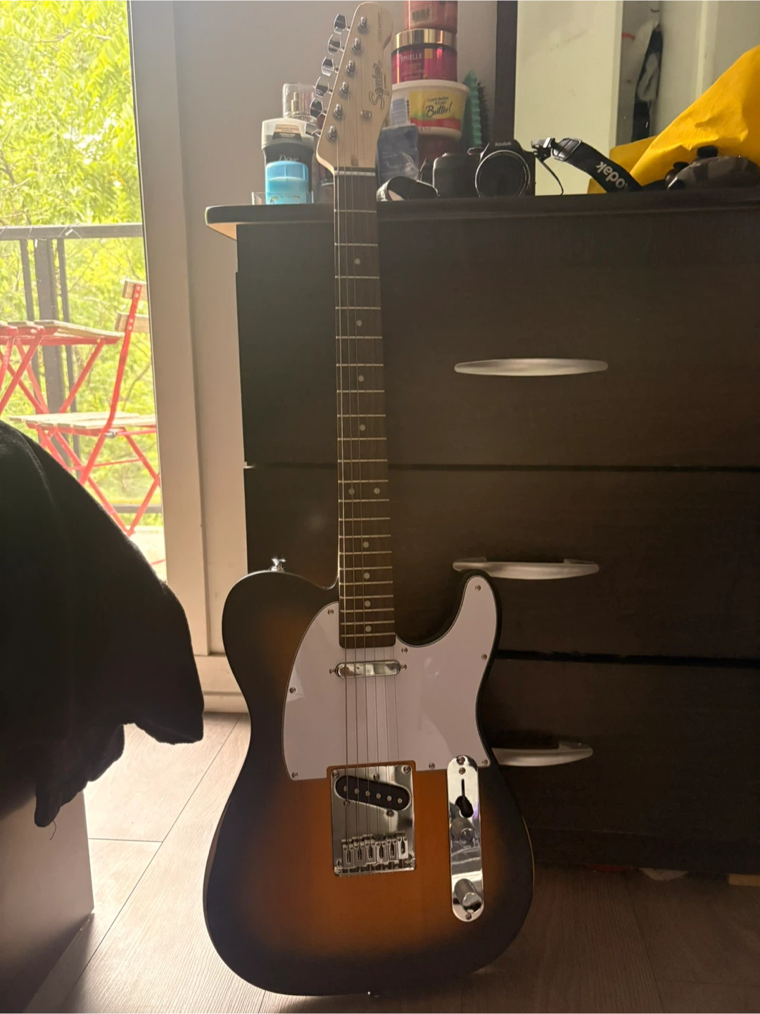 Squier Electric Guitar with SP-10 Amp and Gig Bag - photo 3