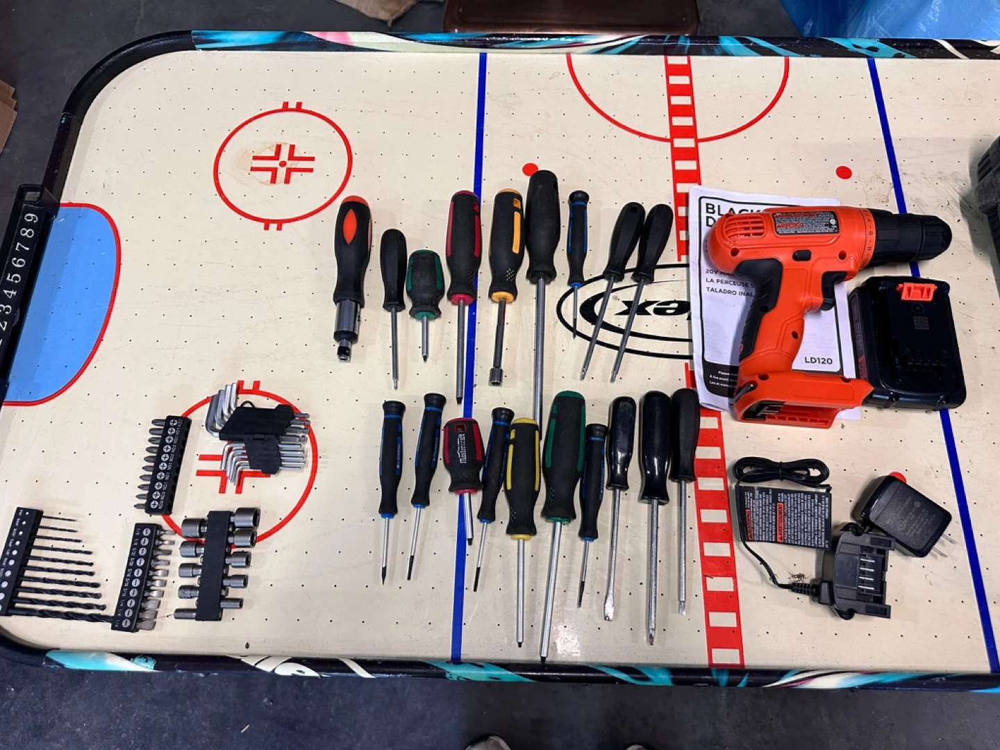 Black+Decker 20V Cordless Drill Set with Screwdrivers and Bits - photo 2