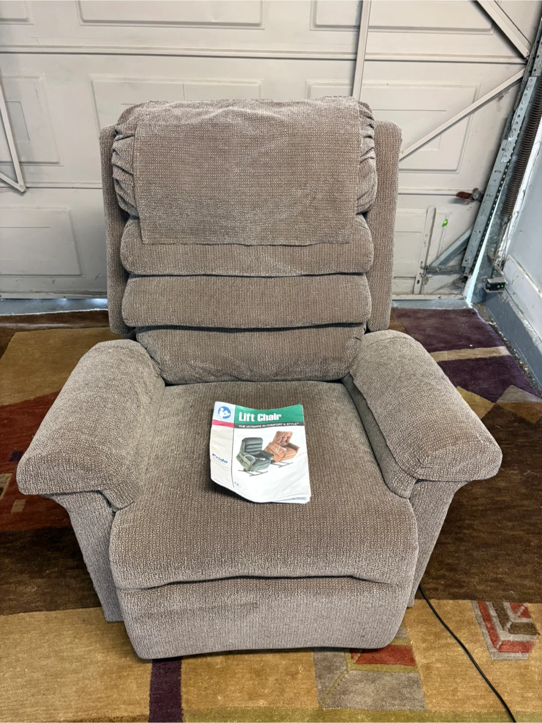 Lift chair/ recliner : Delivery Possible