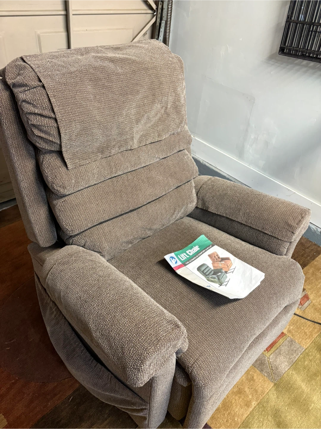 Lift chair/ recliner : Delivery Possible - photo 2