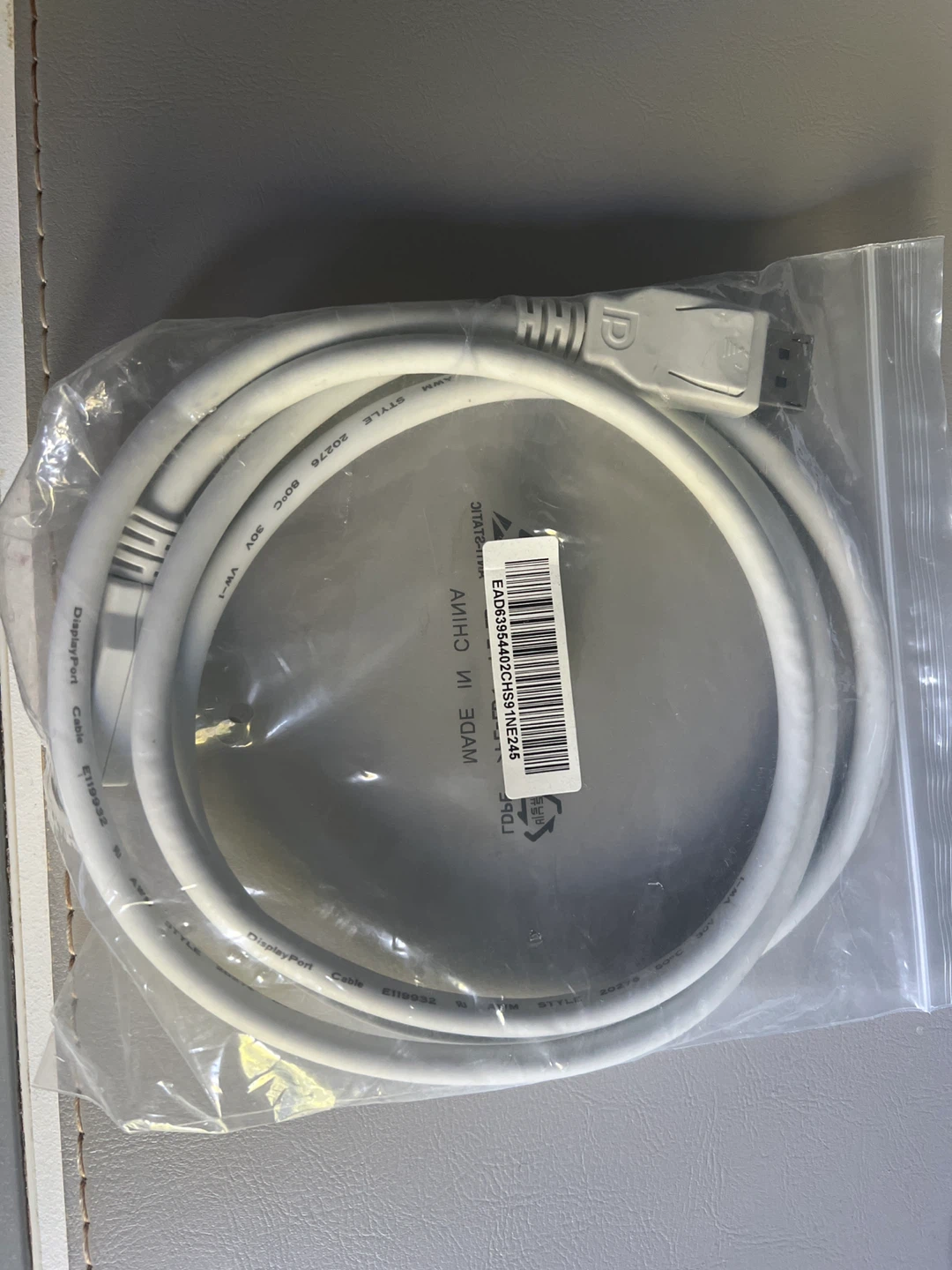 White DisplayPort Cable