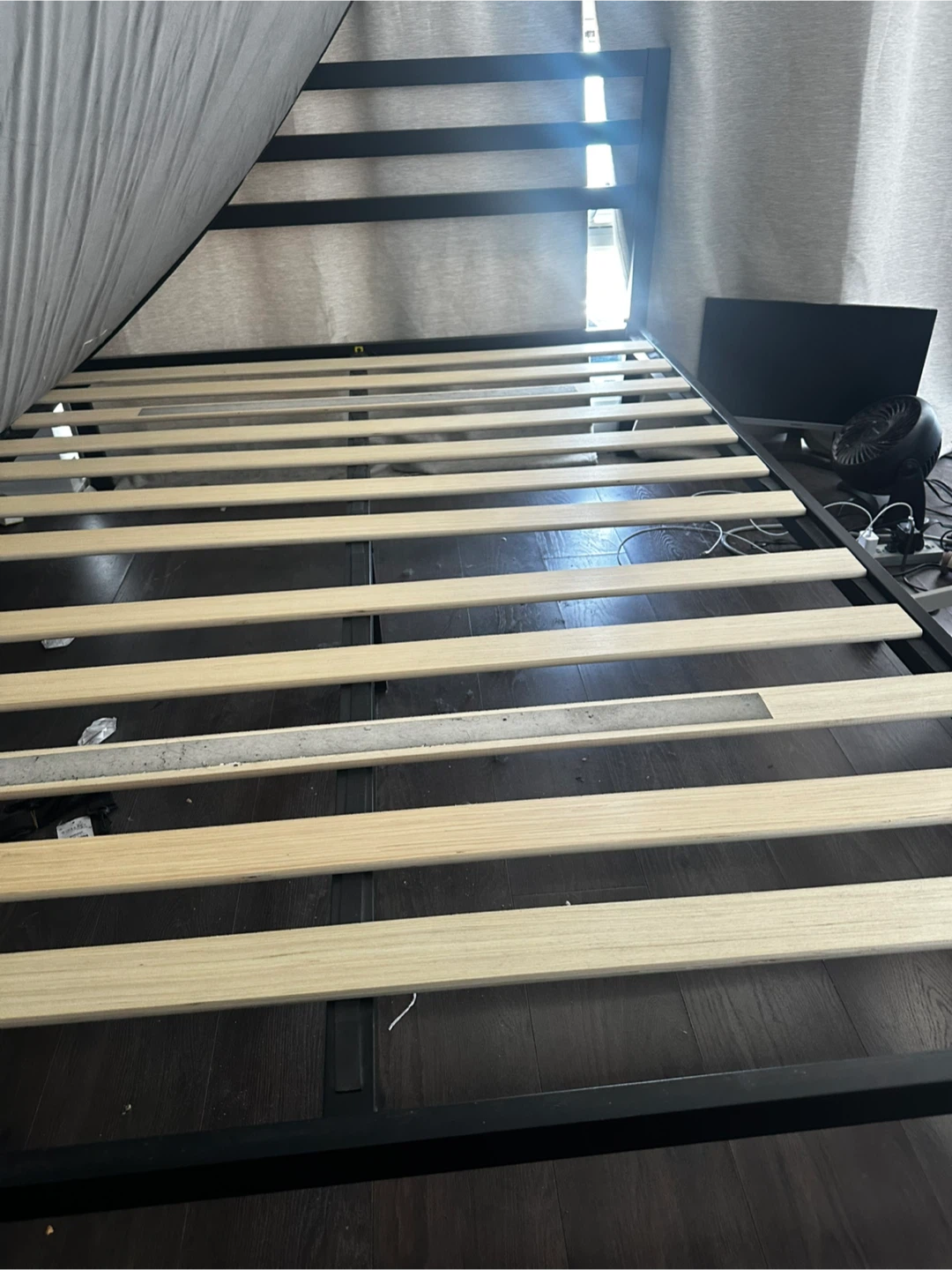 Queen size bed frame - photo 2