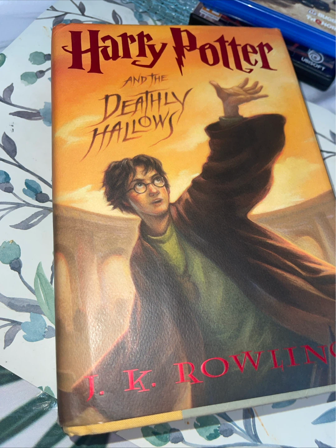 Harry Potter and the Deathly Hallows Book by J.K. Rowling