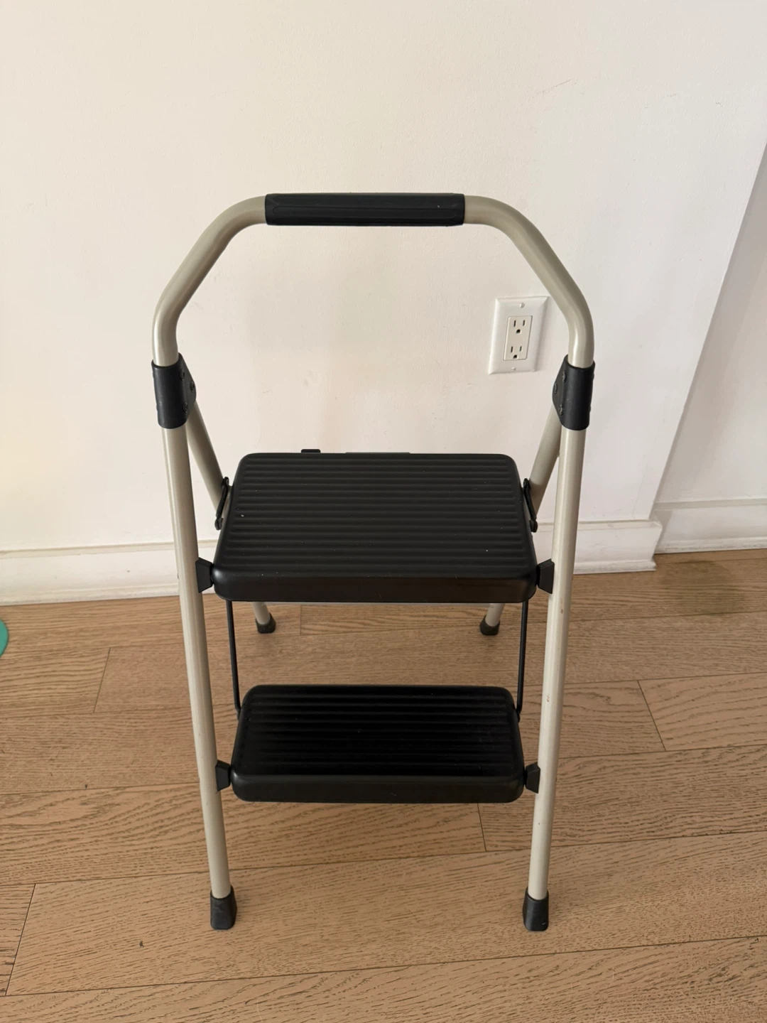Gorilla Ladders 2-Step Stepladder