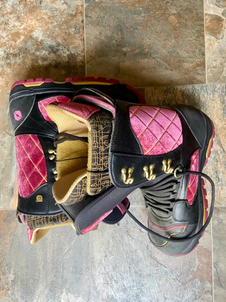 Burton Snowboard Boots Pink/Black Velvet Quilted