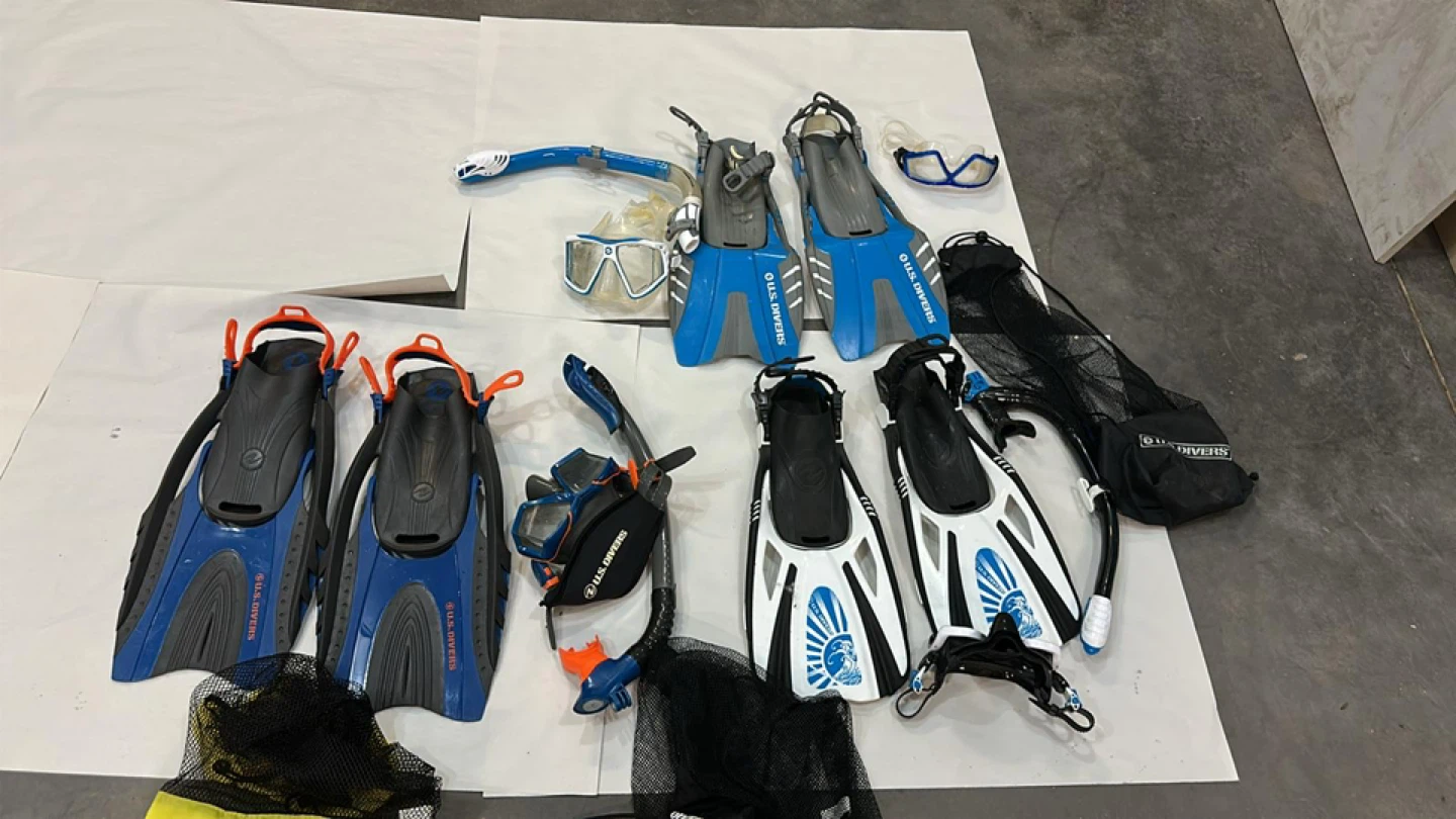 U.S. Divers Snorkel Set with Fins, Masks, and Snorkels - photo 2