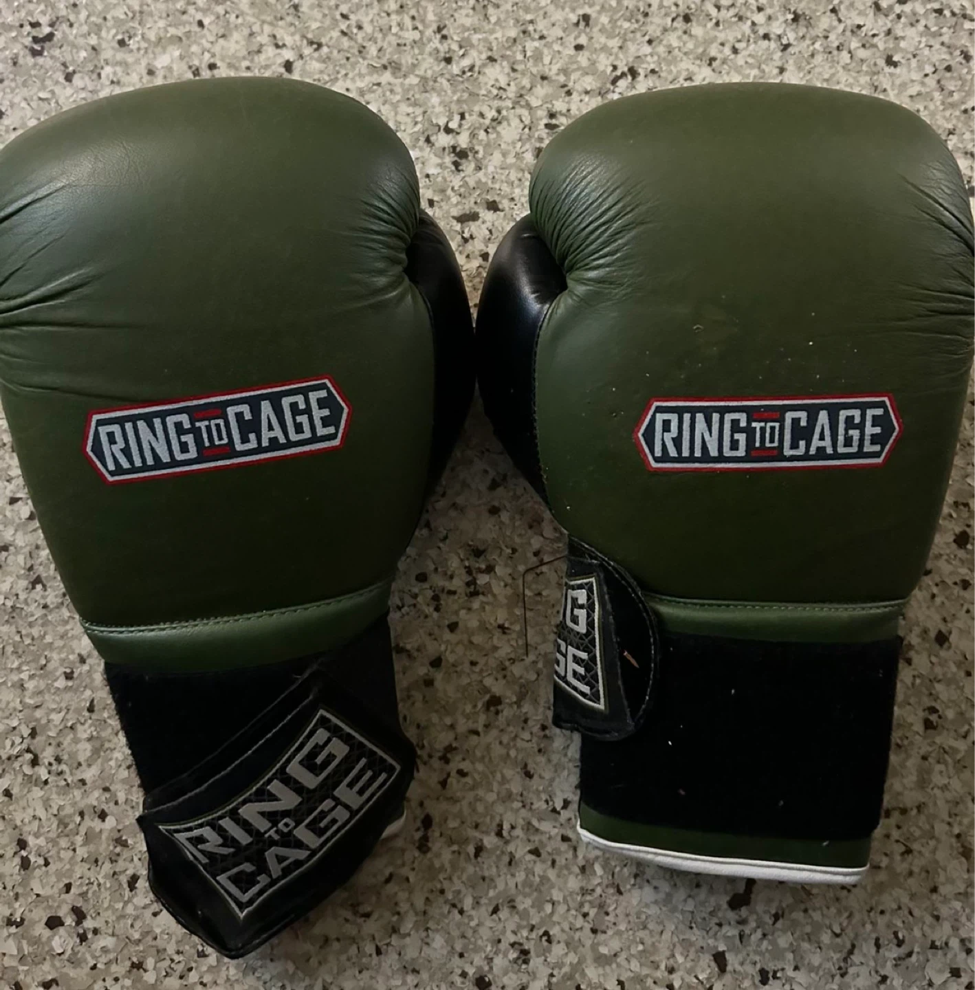 Professional boxing gloves